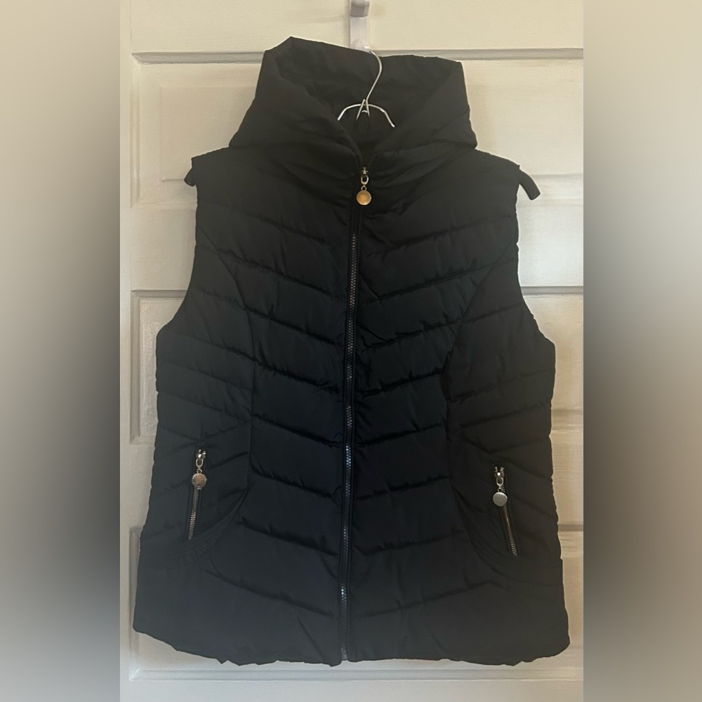 NWOT Women's Cozy Black Quilted Vest